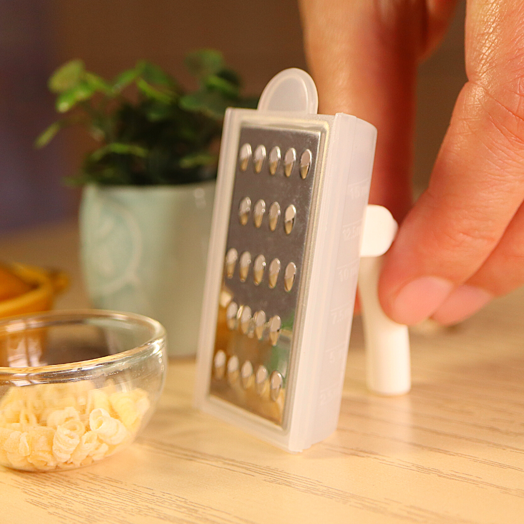 Mini grater with container